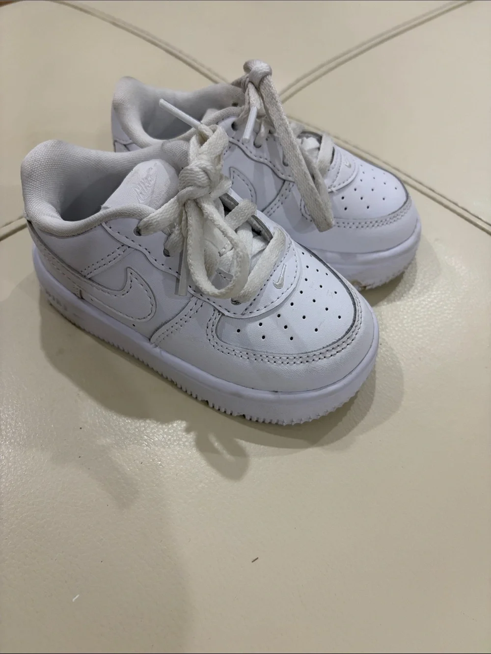 Nike Air Force 1’s Kids White Lace-Up Low-Top Sneakers